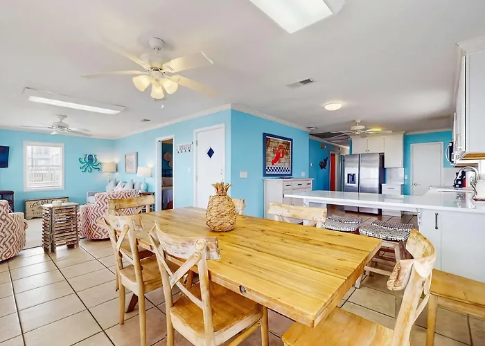 Dog-friendly Beachfront W Gulf Views Spacious Deck Wifi Ac W&d Holiday home