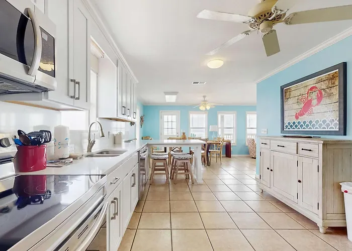 Dog-friendly Beachfront W Gulf Views Spacious Deck Wifi Ac W&d Holiday home *