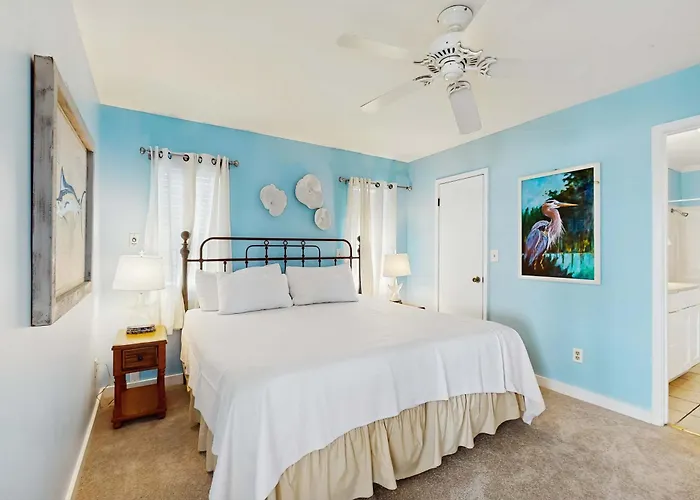 Dog-friendly Beachfront W Gulf Views Spacious Deck Wifi Ac W&d *